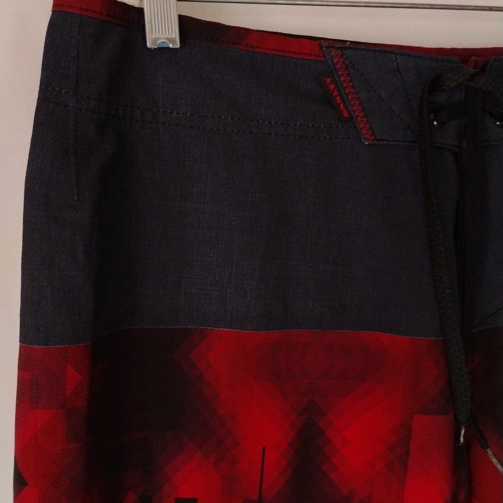 Men's Oakley Red & Black "Pixel Glitch" Surfing Board Shorts Swim Trunks Summer - Picture 5 of 15